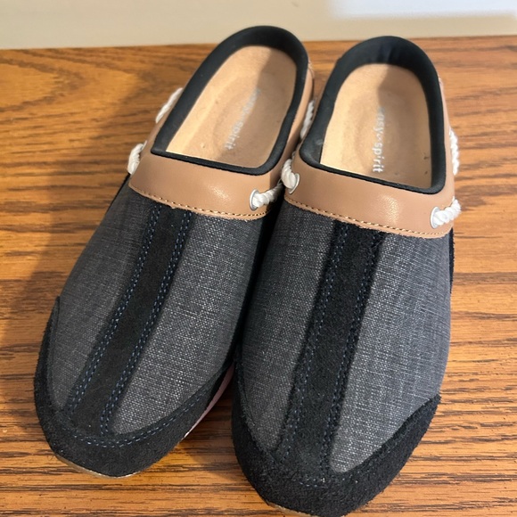 Brand New Easy Spirit Travelport 19 Blue and Tan Mules Size 6 Medium - Picture 1 of 4